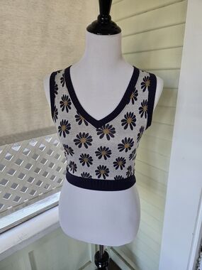 Floral Knit V-Neck Sleeveless Crop Top - Navy & Cream